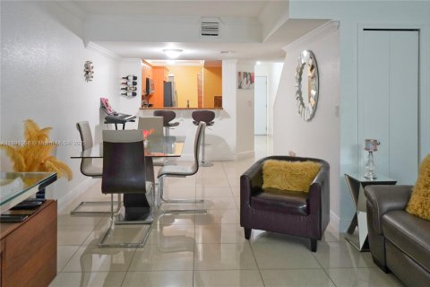 Townhouse in Miami, Florida 3 bedrooms, 121.7 sq.m. № 2054594 - photo 5