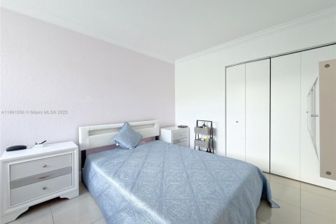 Townhouse in Miami, Florida 3 bedrooms, 121.7 sq.m. № 2054594 - photo 18