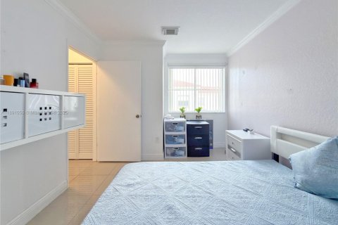 Townhouse in Miami, Florida 3 bedrooms, 121.7 sq.m. № 2054594 - photo 20