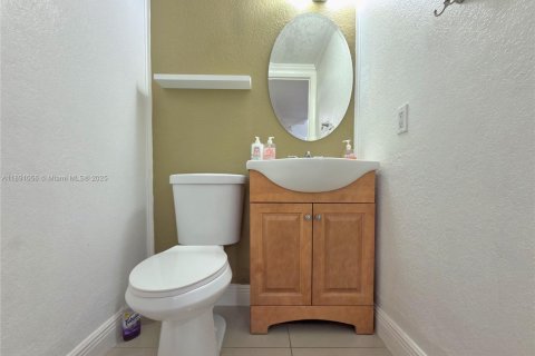 Townhouse in Miami, Florida 3 bedrooms, 121.7 sq.m. № 2054594 - photo 30
