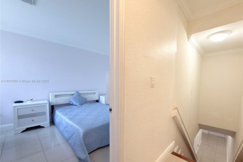 Townhouse in Miami, Florida 3 bedrooms, 121.7 sq.m. № 2054594 - photo 17