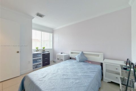 Townhouse in Miami, Florida 3 bedrooms, 121.7 sq.m. № 2054594 - photo 19