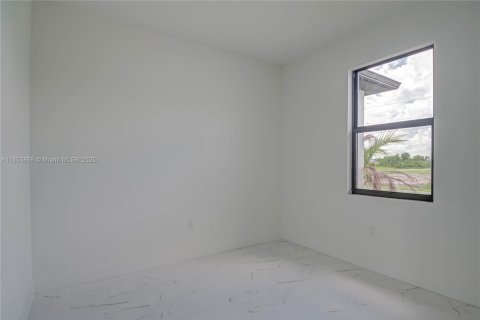 House in Lehigh Acres, Florida 3 bedrooms, 148.64 sq.m. № 1871739 - photo 15