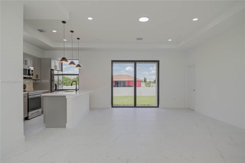House in Lehigh Acres, Florida 3 bedrooms, 148.64 sq.m. № 1871739 - photo 3
