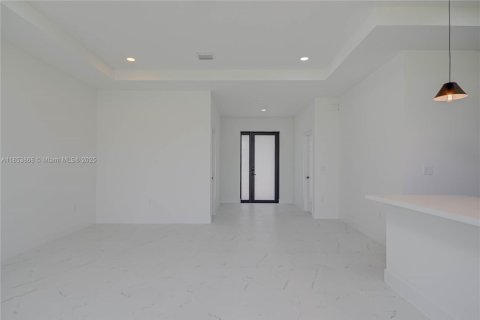 House in Lehigh Acres, Florida 3 bedrooms, 148.64 sq.m. № 1871739 - photo 5
