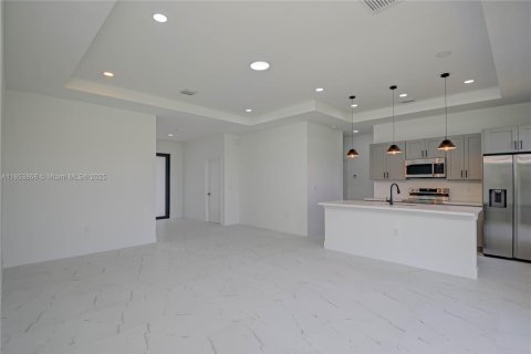 House in Lehigh Acres, Florida 3 bedrooms, 148.64 sq.m. № 1871739 - photo 9