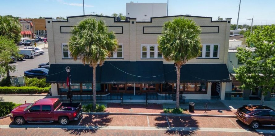 Propiedad comercial en Eustis, Florida 1469.71 m2 № 1648656