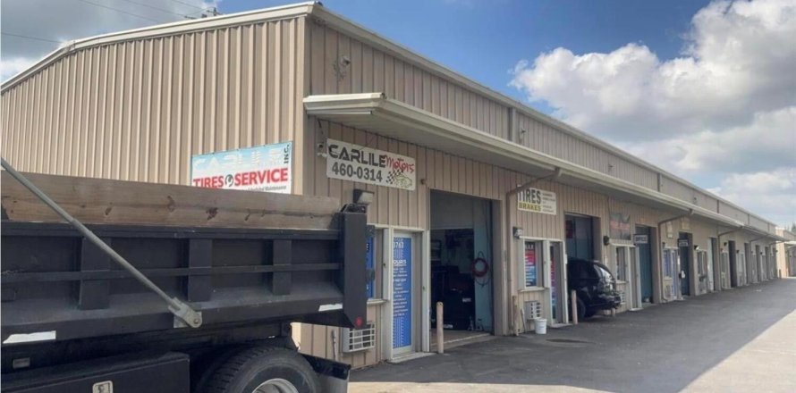 Immobilier commercial à St. Lucie, Floride № 2084127