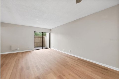 Touwnhouse à louer à Temple Terrace, Floride: 3 chambres, 117.06 m2 № 2414022 - photo 7