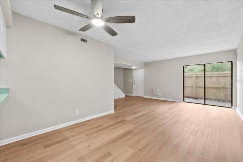 Touwnhouse à louer à Temple Terrace, Floride: 3 chambres, 117.06 m2 № 2414022 - photo 4