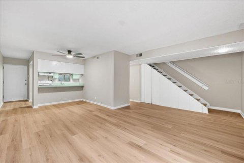 Touwnhouse à louer à Temple Terrace, Floride: 3 chambres, 117.06 m2 № 2414022 - photo 5