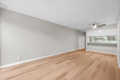 Touwnhouse à louer à Temple Terrace, Floride: 3 chambres, 117.06 m2 № 2414022 - photo 6