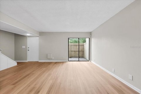 Touwnhouse à louer à Temple Terrace, Floride: 3 chambres, 117.06 m2 № 2414022 - photo 8