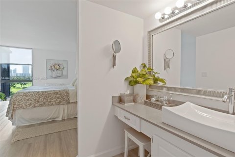 Купить кондоминиум в Авентура, Флорида 2 спальни, 107.49м2, № 1836693 - фото 24