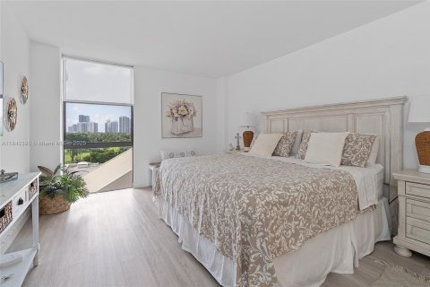 Купить кондоминиум в Авентура, Флорида 2 спальни, 107.49м2, № 1836693 - фото 21