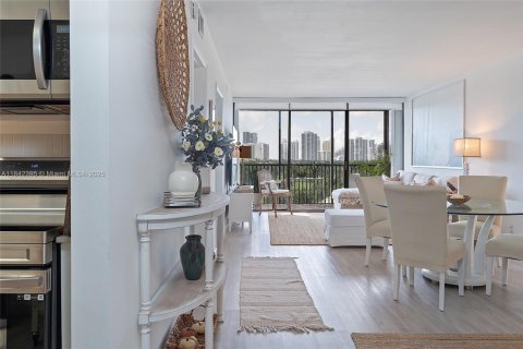 Купить кондоминиум в Авентура, Флорида 2 спальни, 107.49м2, № 1836693 - фото 4