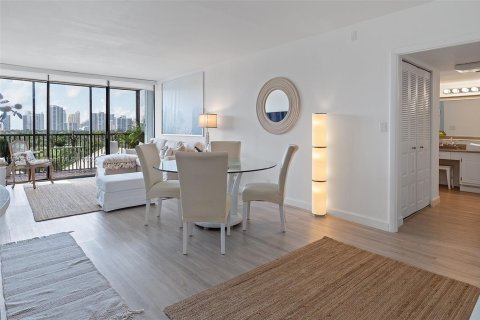 Купить кондоминиум в Авентура, Флорида 2 спальни, 107.49м2, № 1836693 - фото 2