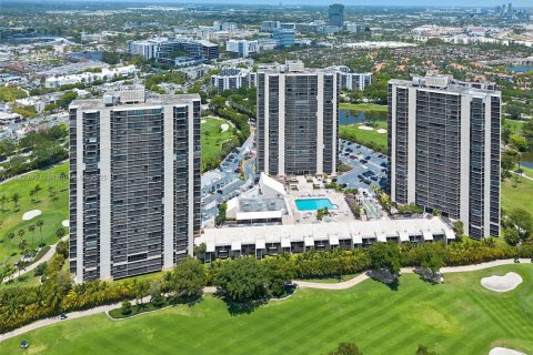 Купить кондоминиум в Авентура, Флорида 2 спальни, 107.49м2, № 1836693 - фото 1
