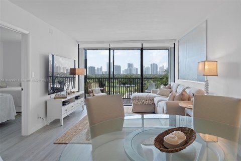 Купить кондоминиум в Авентура, Флорида 2 спальни, 107.49м2, № 1836693 - фото 6