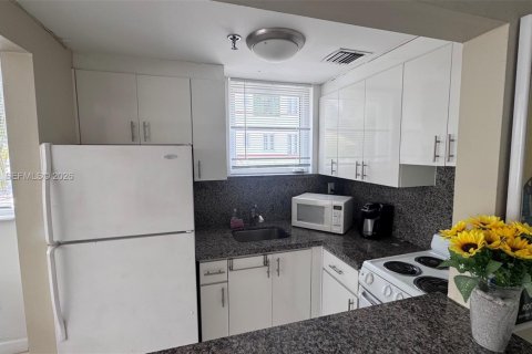 Condominio en venta en Miami Beach, Florida, 38.09 m2 № 2190496 - foto 4