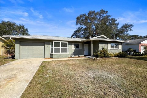 House in Saint Petersburg, Florida 2 bedrooms, 90.3 sq.m. № 2339712