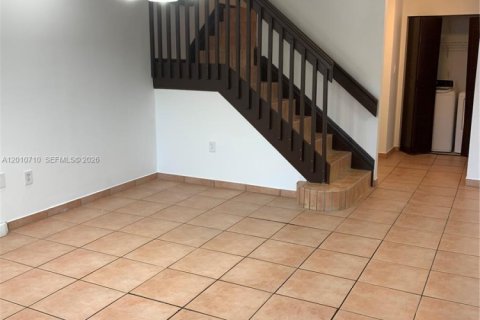 Condominio en alquiler en Miami, Florida, 3 dormitorios, 122.63 m2 № 2073593 - foto 7