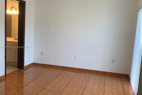 Condominio en alquiler en Miami, Florida, 3 dormitorios, 122.63 m2 № 2073593 - foto 16