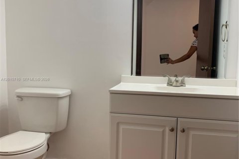 Condominio en alquiler en Miami, Florida, 3 dormitorios, 122.63 m2 № 2073593 - foto 6