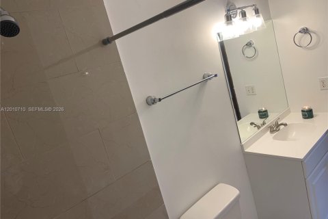 Condominio en alquiler en Miami, Florida, 3 dormitorios, 122.63 m2 № 2073593 - foto 18