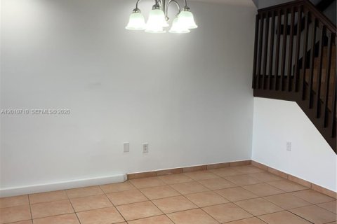 Condominio en alquiler en Miami, Florida, 3 dormitorios, 122.63 m2 № 2073593 - foto 5