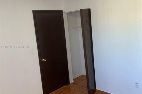 Condominio en alquiler en Miami, Florida, 3 dormitorios, 122.63 m2 № 2073593 - foto 15