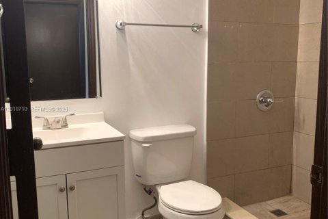 Condominio en alquiler en Miami, Florida, 3 dormitorios, 122.63 m2 № 2073593 - foto 17