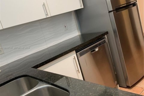 Condominio en alquiler en Miami, Florida, 3 dormitorios, 122.63 m2 № 2073593 - foto 11