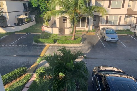 Condominio en alquiler en Miami, Florida, 3 dormitorios, 122.63 m2 № 2073593 - foto 13