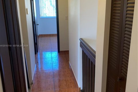 Condominio en alquiler en Miami, Florida, 3 dormitorios, 122.63 m2 № 2073593 - foto 14