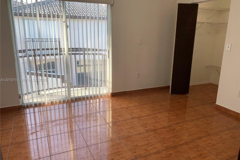 Condominio en alquiler en Miami, Florida, 3 dormitorios, 122.63 m2 № 2073593 - foto 19