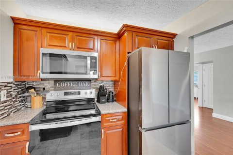 House in Tamarac, Florida 3 bedrooms, 113.53 sq.m. № 1863210 - photo 14