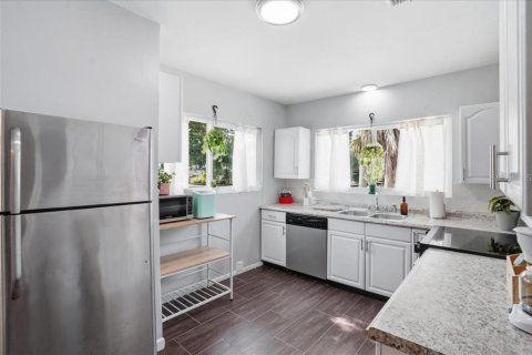 Villa ou maison à louer à Gulfport, Floride: 4 chambres, 133.78 m2 № 2116081 - photo 7