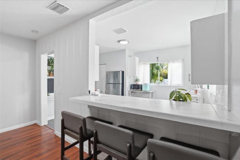 Villa ou maison à louer à Gulfport, Floride: 4 chambres, 133.78 m2 № 2116081 - photo 6