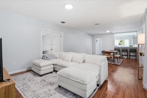 Villa ou maison à louer à Gulfport, Floride: 4 chambres, 133.78 m2 № 2116081 - photo 4