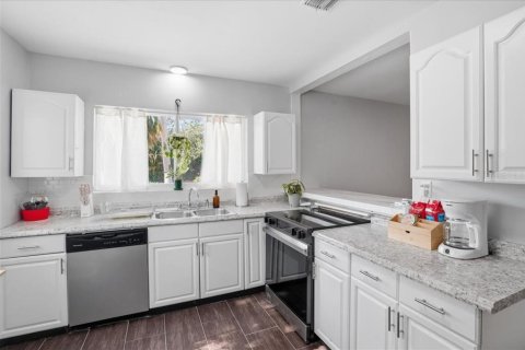 Villa ou maison à louer à Gulfport, Floride: 4 chambres, 133.78 m2 № 2116081 - photo 9