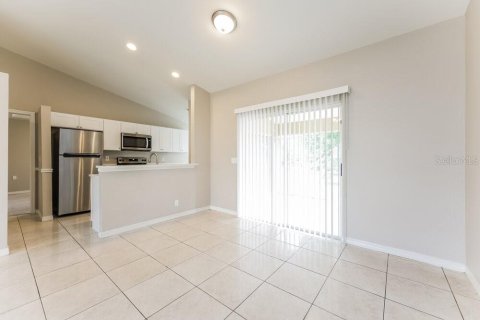 Villa ou maison à louer à Lehigh Acres, Floride: 3 chambres, 130.62 m2 № 2100312 - photo 4