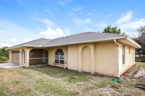 Villa ou maison à louer à Lehigh Acres, Floride: 3 chambres, 130.62 m2 № 2100312 - photo 15