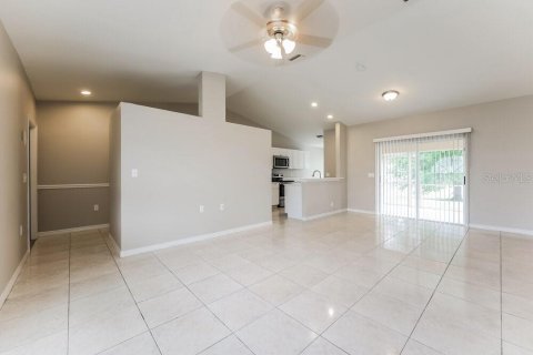 Villa ou maison à louer à Lehigh Acres, Floride: 3 chambres, 130.62 m2 № 2100312 - photo 2
