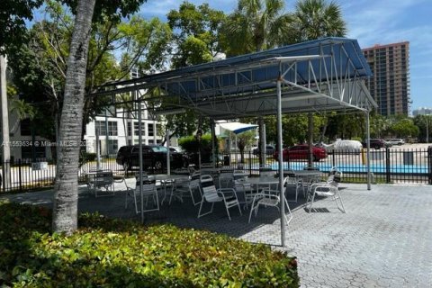 Condominio en venta en Sunny Isles Beach, Florida, 2 dormitorios, 71.26 m2 № 2034427 - foto 3