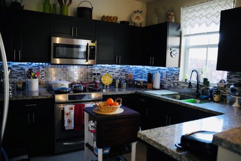 Villa ou maison à vendre à Homestead, Floride: 4 chambres, 188.41 m2 № 2022221 - photo 4