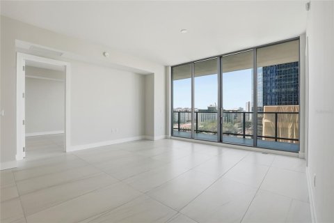 Condo in Saint Petersburg, Florida, 2 bedrooms № 2236557 - photo 17