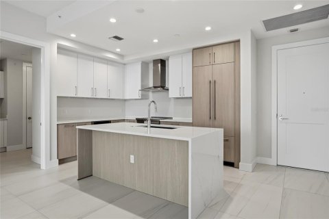 Condo in Saint Petersburg, Florida, 2 bedrooms № 2236557 - photo 11