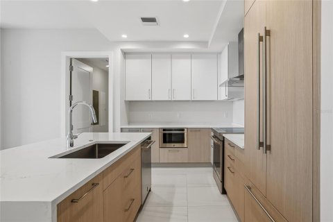 Condo in Saint Petersburg, Florida, 2 bedrooms № 2236557 - photo 5