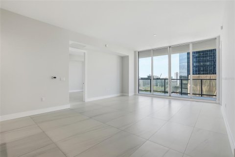 Condo in Saint Petersburg, Florida, 2 bedrooms № 2236557 - photo 13
